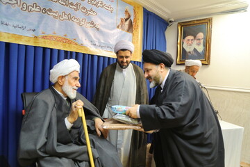 تصاویر / تکریم و تجلیل امام جمعه سابق اسلامشهر از سوی طلاب و فضلای استان همدان