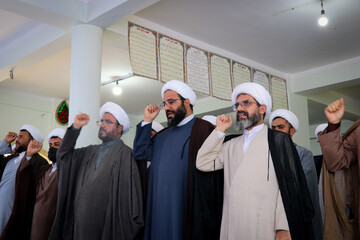 تصاویر/ تجمع طلاب و روحانیون هرمزگان در محکومیت اقدام نشریه فرانسوی