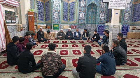 برگزاری جلسات جهاد تبیین توسط طلاب و روحانیون مدرسه علمیه امام صادق(ع) اندیمشک + عکس
