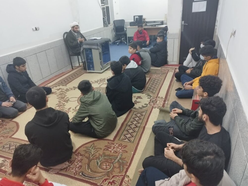 برگزاری جلسات جهاد تبیین به همت طلاب و روحانیون مدرسه علمیه امام صادق(ع) اندیمشک + عکس