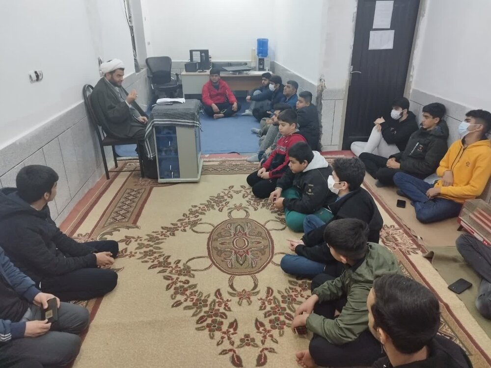 برگزاری جلسات جهاد تبیین به همت طلاب و روحانیون مدرسه علمیه امام صادق(ع) اندیمشک + عکس