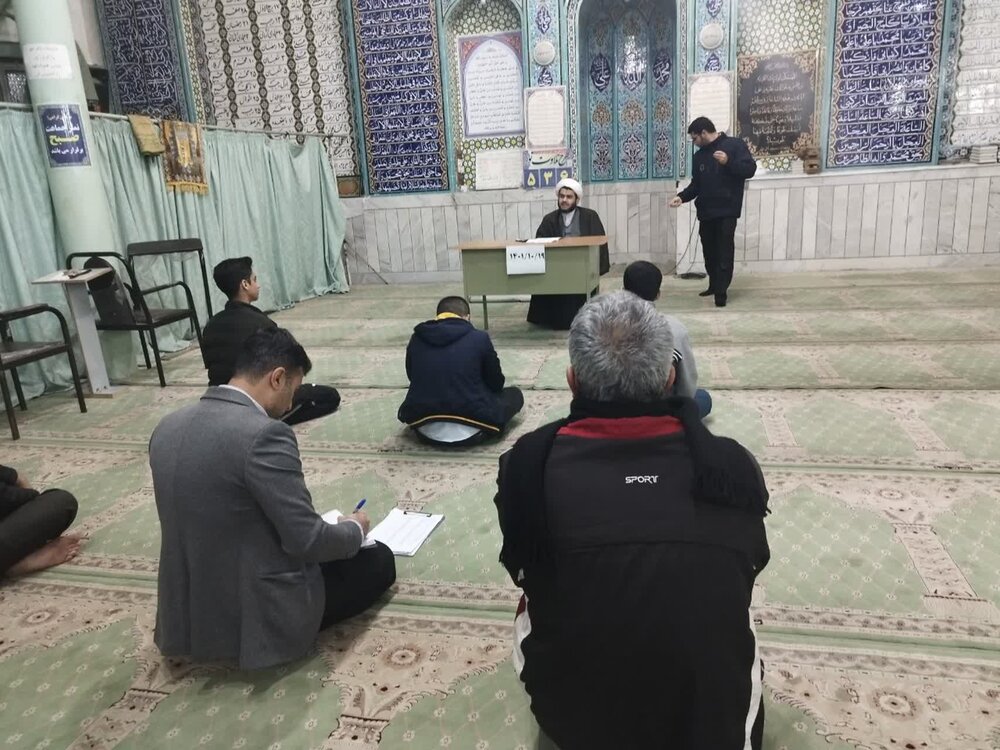 برگزاری جلسات جهاد تبیین به همت طلاب و روحانیون مدرسه علمیه امام صادق(ع) اندیمشک + عکس