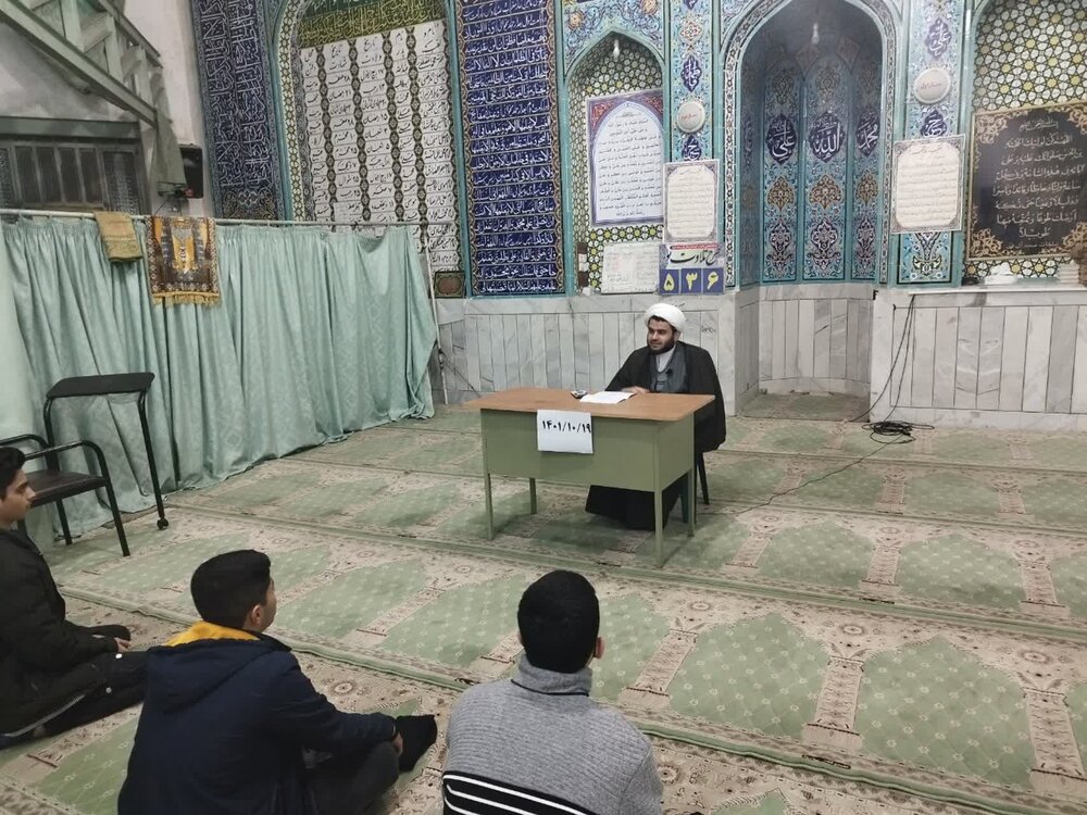 برگزاری جلسات جهاد تبیین به همت طلاب و روحانیون مدرسه علمیه امام صادق(ع) اندیمشک + عکس