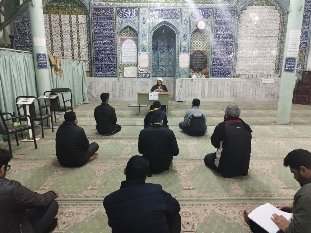 برگزاری جلسات جهاد تبیین به همت طلاب و روحانیون مدرسه علمیه امام صادق(ع) اندیمشک + عکس