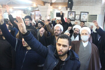 تصاویر/ تجمع طلاب و روحانیون حوزه علمیه استان قزوین در محکومیت اقدام نشریه فرانسوی