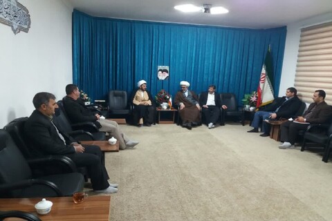 تصاویر/ نشست هم اندیشی طلاب و روحانیون تکاب با مدیرکل تبلیغات اسلامی آذربایجان‌غربی