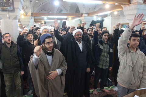 تصاویر/ تجمع طلاب و روحانیون حوزه علمیه استان قزوین در محکومیت اهانت نشریه فرانسوی به ساحت مقدس مرجعیت و ولایت