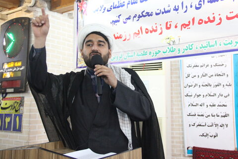 تصاویر/ تجمع طلاب و روحانیون حوزه علمیه استان قزوین در محکومیت اهانت نشریه فرانسوی به ساحت مقدس مرجعیت و ولایت