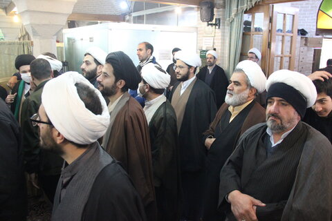 تصاویر/ تجمع طلاب و روحانیون حوزه علمیه استان قزوین در محکومیت اهانت نشریه فرانسوی به ساحت مقدس مرجعیت و ولایت