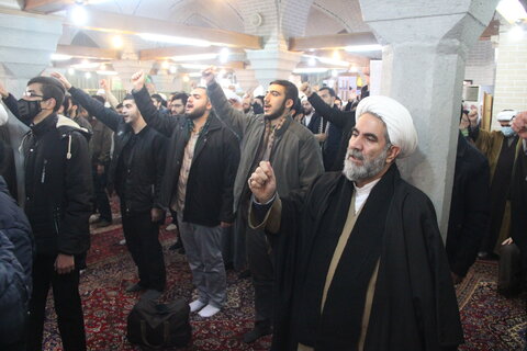 تصاویر/ تجمع طلاب و روحانیون حوزه علمیه استان قزوین در محکومیت اهانت نشریه فرانسوی به ساحت مقدس مرجعیت و ولایت