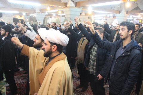 تصاویر/ تجمع طلاب و روحانیون حوزه علمیه استان قزوین در محکومیت اهانت نشریه فرانسوی به ساحت مقدس مرجعیت و ولایت