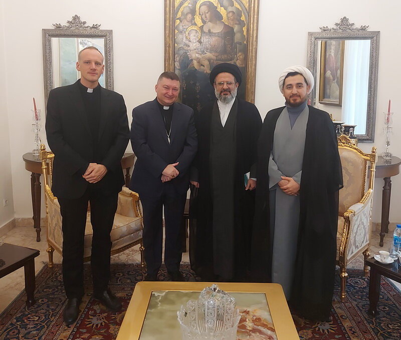 ابلاغ پیام تبریک مدیر حوزه های علمیه به سفیر واتیکان در ایران + عکس