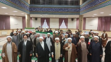 تصاویر/ تجمع طلاب و روحانیون سلماس در محکومیت اقدام نشریه فرانسوی