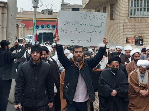 تصاویر:راهپیمایی روحانیون و طلاب کاشان در محکومیت توهین مجله فرانسوی به مرجعیت شیعه