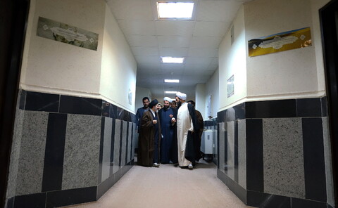 تصاویر/ "یک روز با آقای امام جمعه" - بخش دوم/ حضور در مدرسه علمیه امام خامنه ای 
و سرکشی از طلاب 