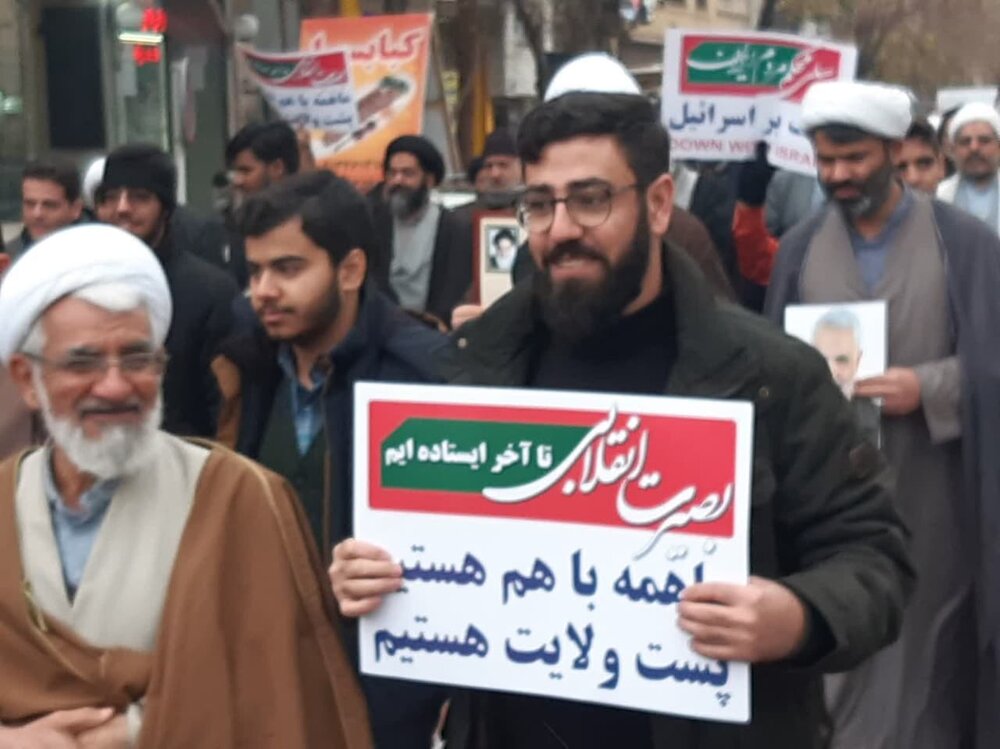 راهپیمایی مردم و حوزویان کاشان در محکومیت توهین مجله فرانسوی + عکس