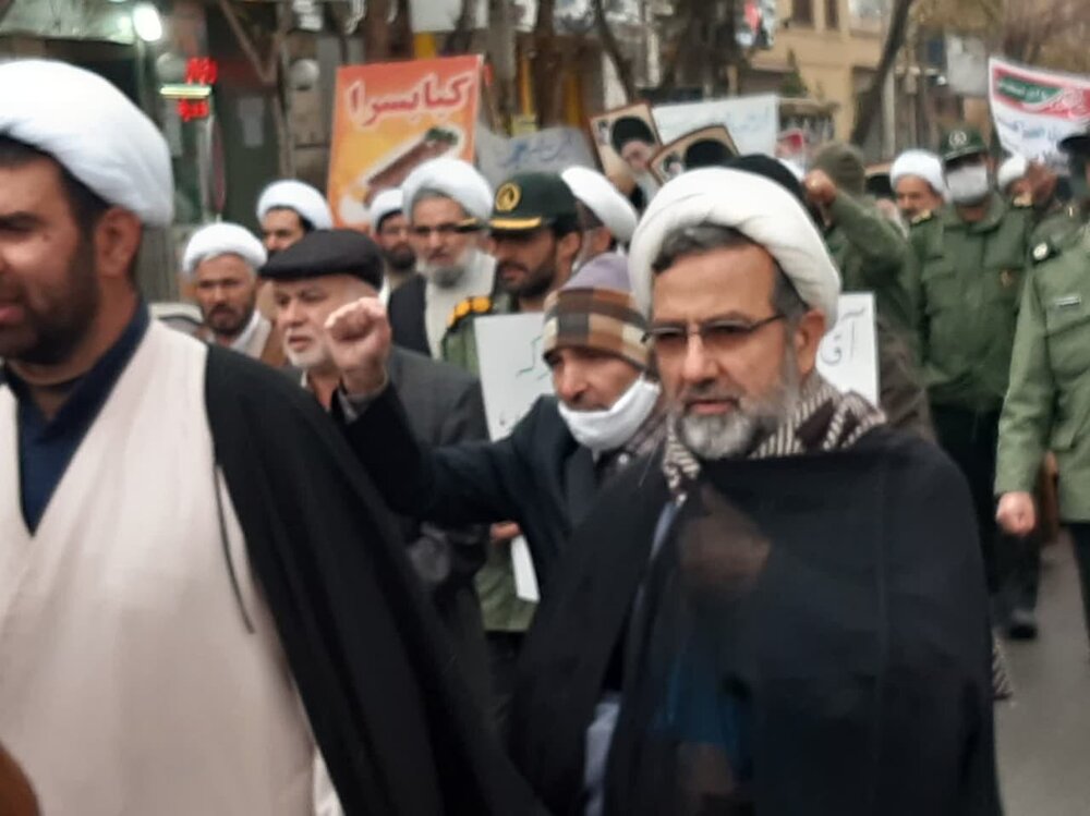 راهپیمایی مردم و حوزویان کاشان در محکومیت توهین مجله فرانسوی + عکس