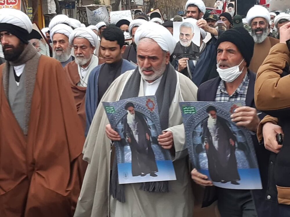 راهپیمایی مردم و حوزویان کاشان در محکومیت توهین مجله فرانسوی + عکس
