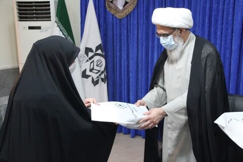 تجلیل از مدیران مدارس علمیه خواهران استان بوشهر به مناسبت روز زن