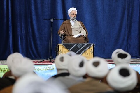 می خواهند حافظه تاریخی و هویت جوان ایرانی را بگیرند اعرافی
