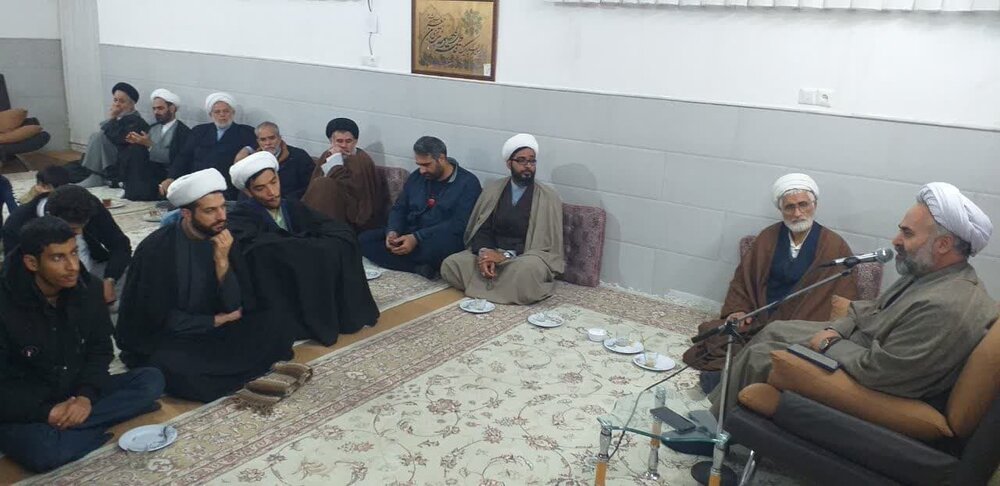 جامعه ما نیازمند به سواد ازدواج است/ باید مسائل مختلف را به مردم آموزش داد