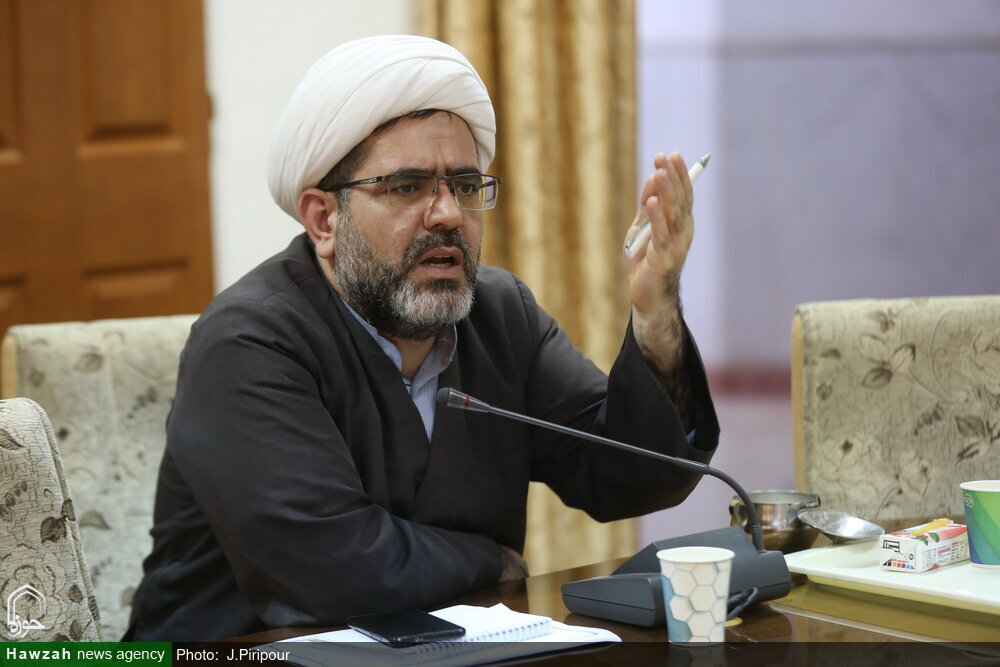 بررسی نقش زنان در پیروزی انقلاب اسلامی