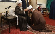 تصاویر/ ولادت حضرت زہرا (س) کی مناسبت پر آیۃ اللہ العظمی مکارم شیرازی کے دست مبارک سے طلاب کی عمامہ گزاری