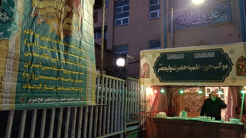 تصاویر/ ایستگاه صلواتی مدرسه علمیه حضرت ولیعصر(عج)تبریز بمناسبت میلاد حضرت فاطمه(س)
