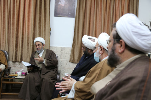 جلسه مدیران نهادهای حوزوی یزد با مشاور امور روحانیت رئیس جمهور