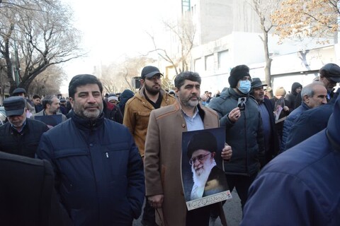 تصاویر/ راهپیمایی مردم تبریز در محکومیت اهانت نشریه فرانسوی به روایت تصویر