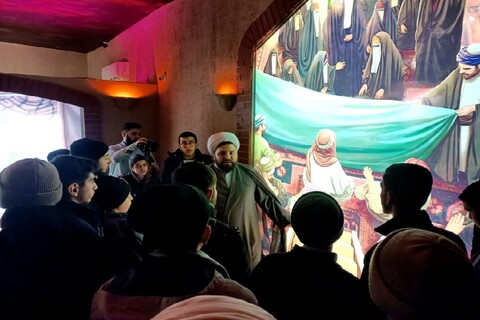 تصاویر/ بازدید طلاب خوی از نمایشگاه مسجد جامعه پرداز در قم