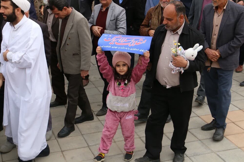 راهپیمایی مردم کاشان در محکومیت توهین مجله فرانسوی + عکس