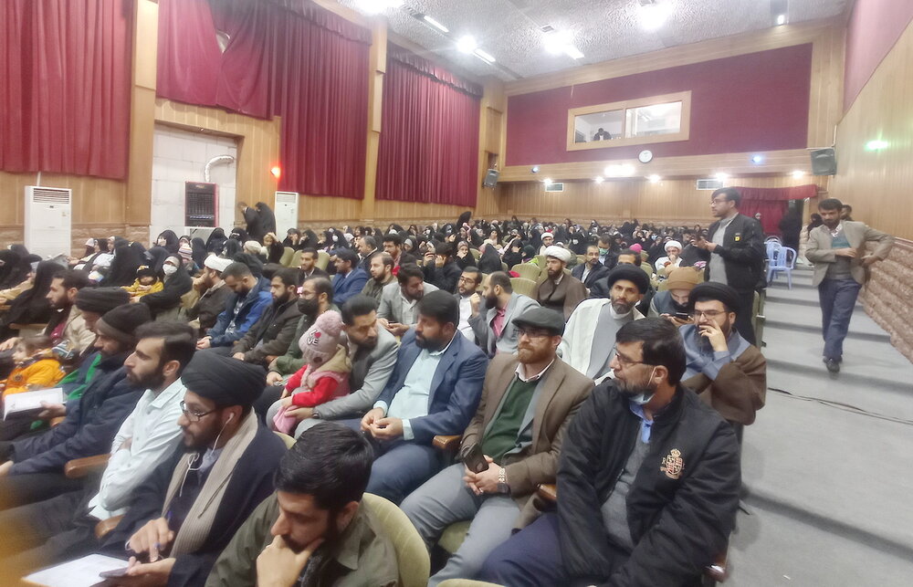 برخلاف غرب، اسلام برای بانوان شأن و جایگاه بالایی قائل است