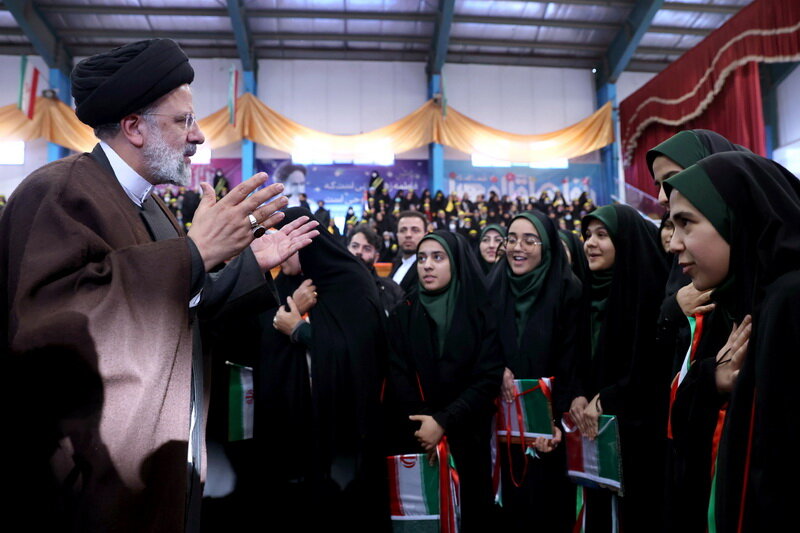 نگاه سلیقه ای به مسائل زنان ممنوع است | غربی ها از الگوی زن ایرانی هراس دارند