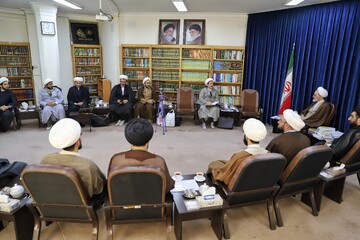 تصاویر/ دیدار مدیر و معاونان مدرسه علمیه پیامبر اعظم(ص) با آیت الله اعرافی