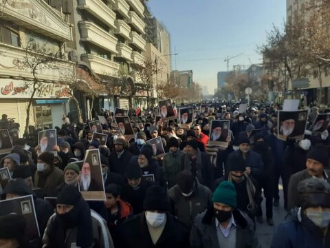 تصاویر / راهپیمایی  مردم مشهد در محکومیت اهانت نشریه هتاک فرانسوی به مرجعیت و ولایت