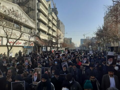 تصاویر / راهپیمایی  مردم مشهد در محکومیت اهانت نشریه هتاک فرانسوی به مرجعیت و ولایت