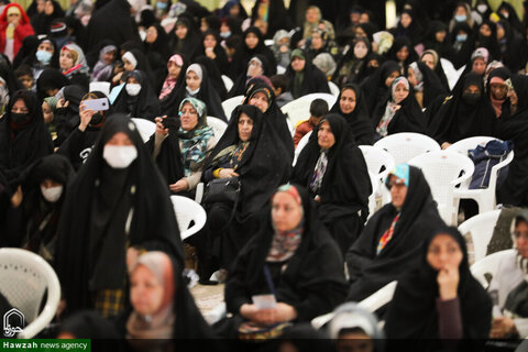 بالصور/ لقاء آية الله الأعرافي مع النساء الفاطميات في مدينة نجف آباد