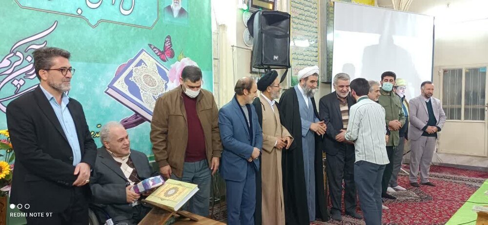 محفل انس با قرآن با حضور قاریان بین المللی در کاشان برگزار شد +عکس