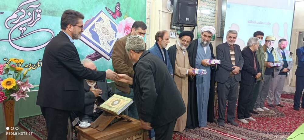 محفل انس با قرآن با حضور قاریان بین المللی در کاشان برگزار شد +عکس