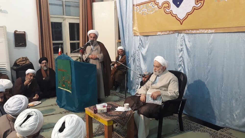 تصاویر/ جلسه جامعه روحانیت بابل در مدرسه علمیه خاتم الانبیا (ص) با حضور استاد قرائتی