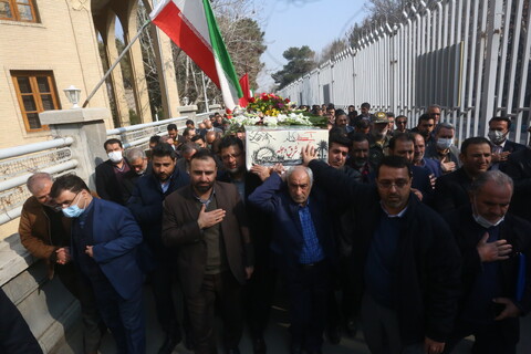 تشییع و تدفین شهید گمنام در استانداری اصفهان