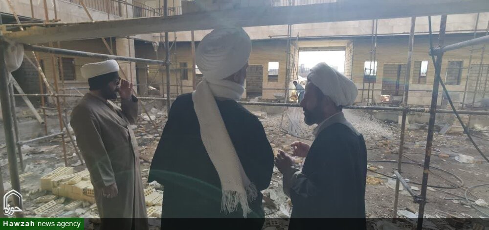 بازدید مدیر حوزه علمیه یزد از ساخنتمان در حال ساخت مدرسه عامیه حضرت مهدی (عج) بهاباد