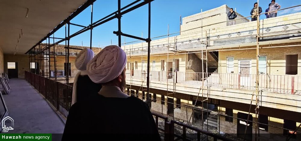 بازدید مدیر حوزه علمیه یزد از ساخنتمان در حال ساخت مدرسه عامیه حضرت مهدی (عج) بهاباد
