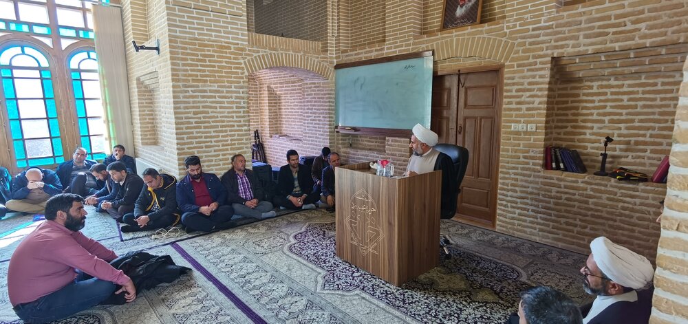 مدیران انتظامی استان یزد در مدرسه علمیه خان