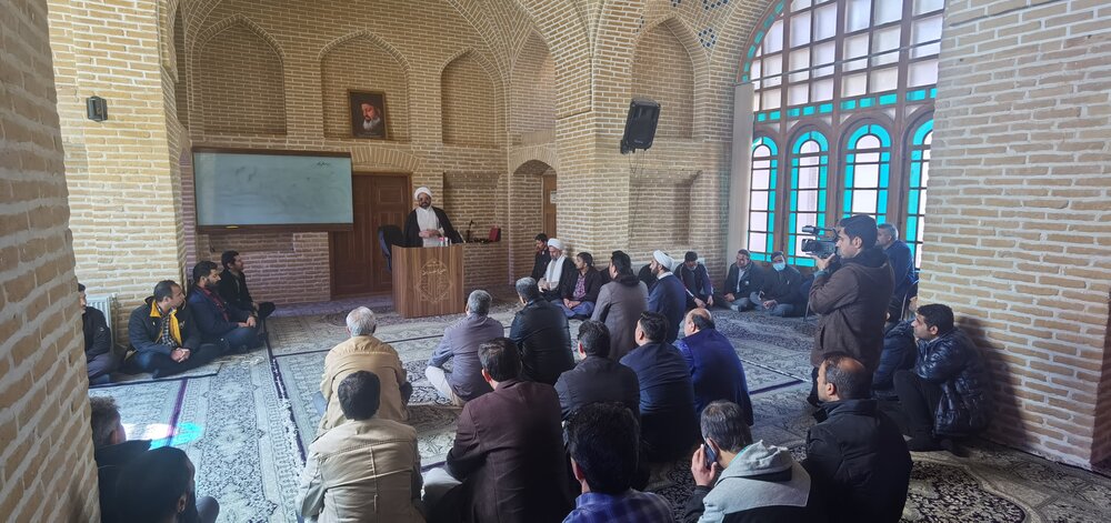 مدیران انتظامی استان یزد در مدرسه علمیه خان