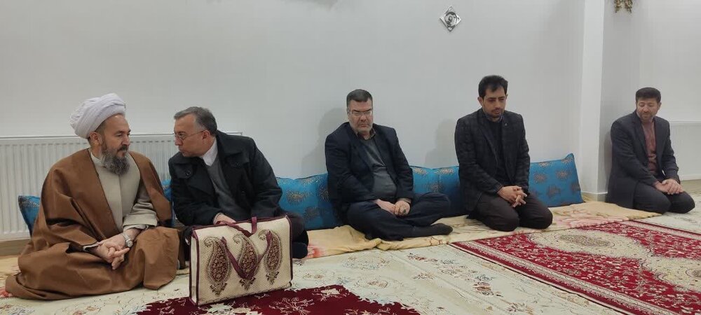 دیدار امام جمعه شاهین دژ با مادر شهید مدافع امنیت + عکس