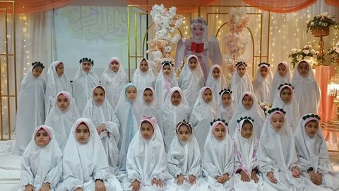 تصاویر/ برگزاری جشن تکلیف دختران در مدرسه علمیه کنگان