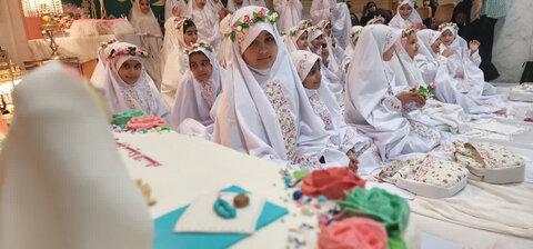 تصاویر/ برگزاری جشن تکلیف دختران در مدرسه علمیه کنگان