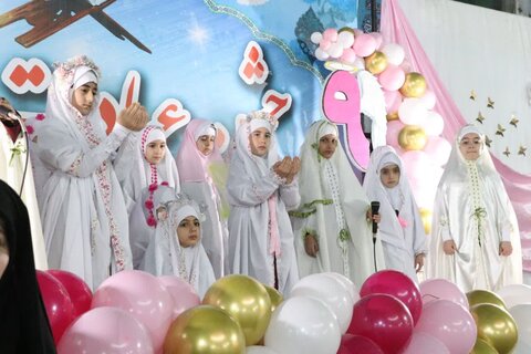 جشن تکلیف ۲ هزار نفری دانش آموزان دختر در بروجرد